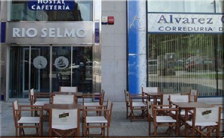 Hostal Rio Selmo Ponferrada Restoran gambar